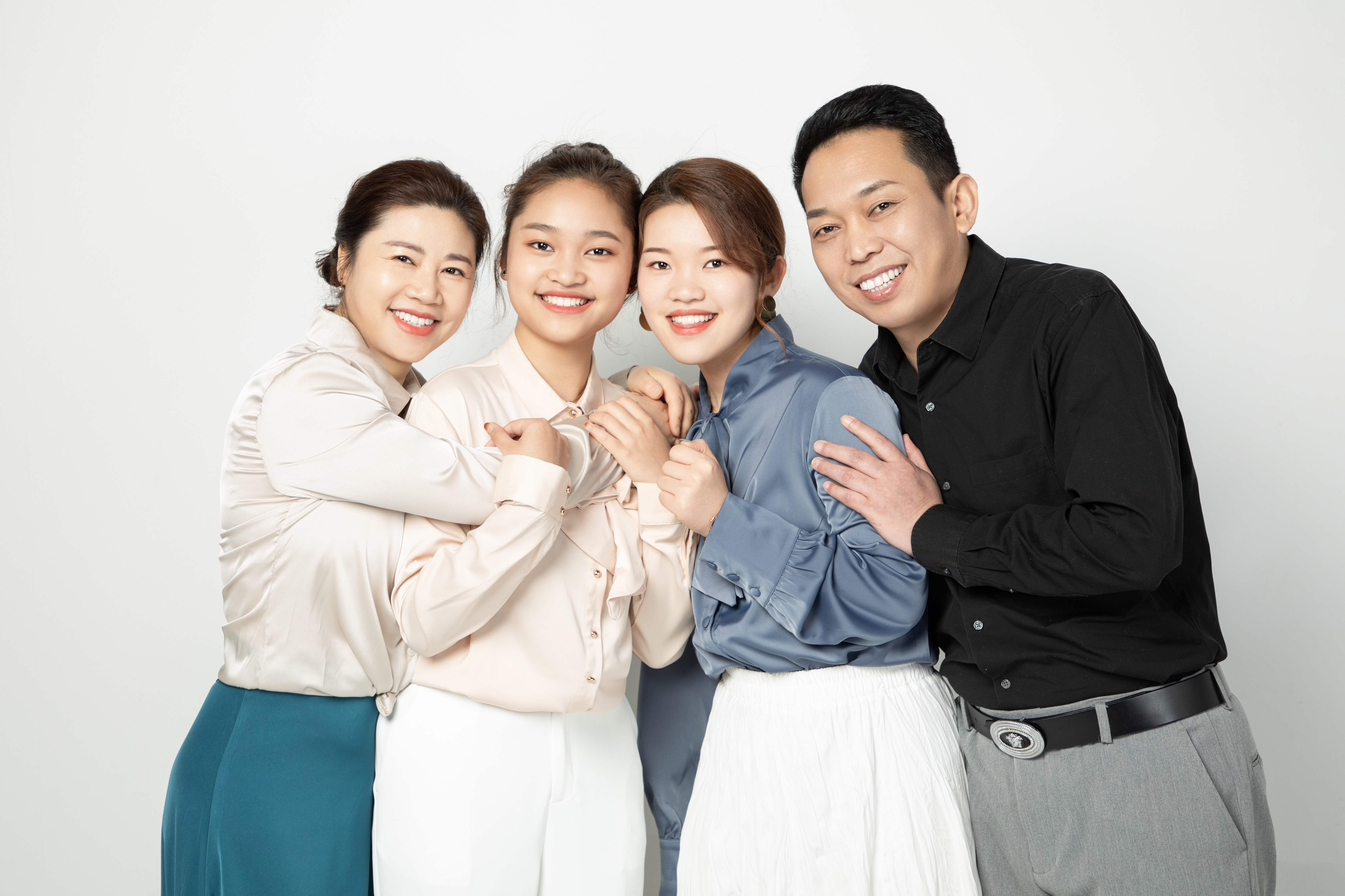 一家四口合影2.jpg